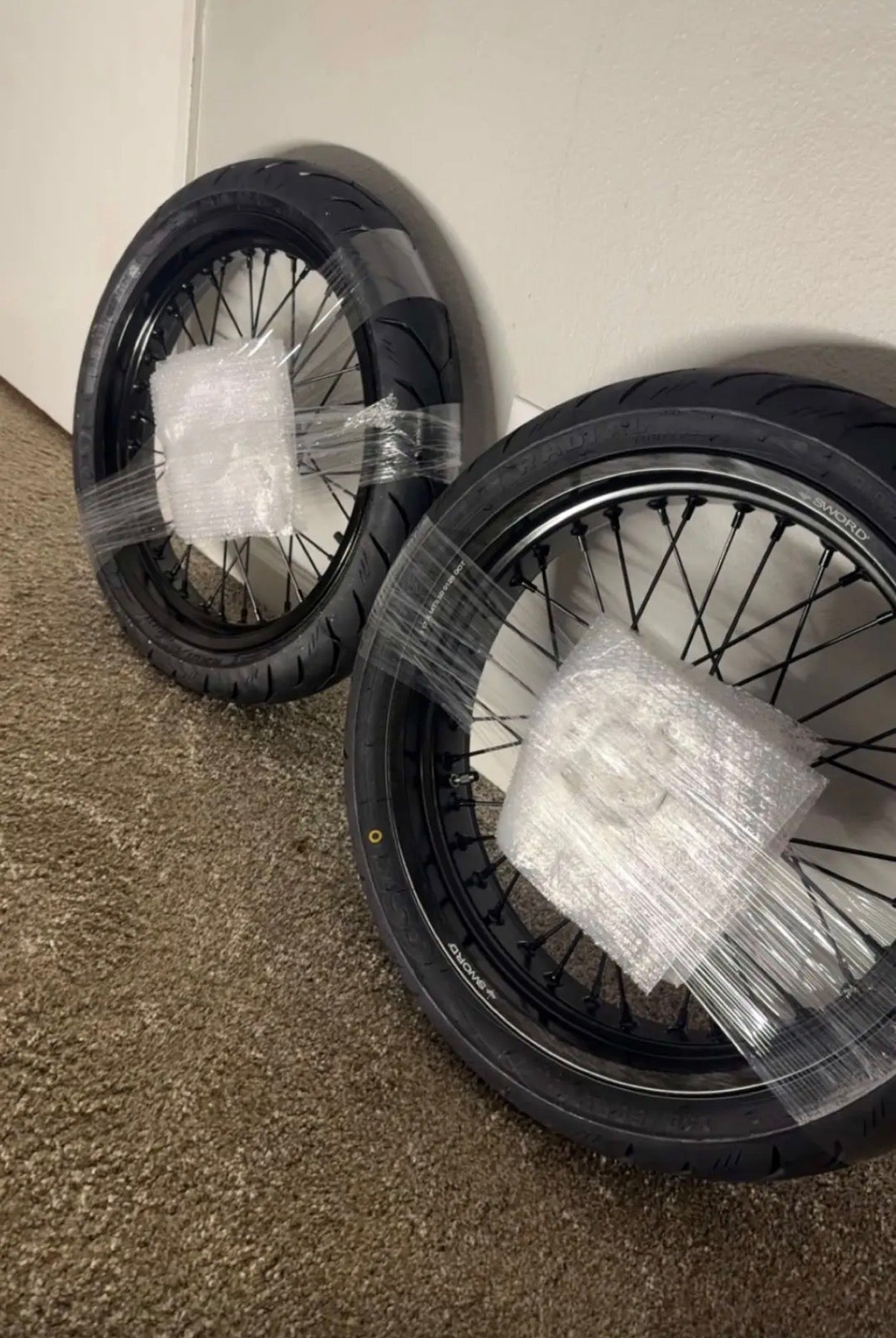 Ultra bee supermotos 17 inch
